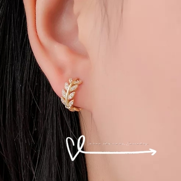 18ct Gold Olive Leaf Huggie Hoop Earrings - Picture 3 of 3